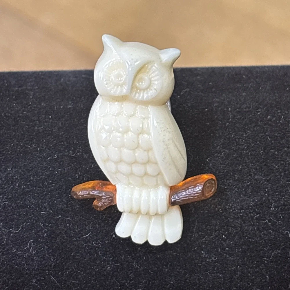 Vintage 1984 Avon Lucky Friends Owl Lucite Lapel Pin Cream Amber Branch